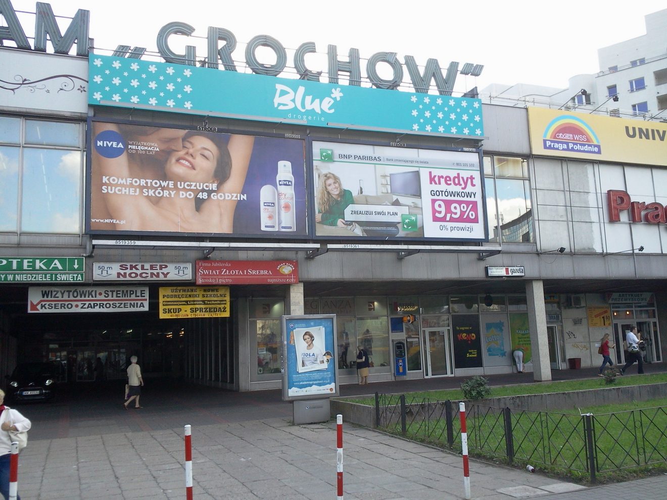 advertising on lightbox - BLUE Drugstore - Warsaw Grochów